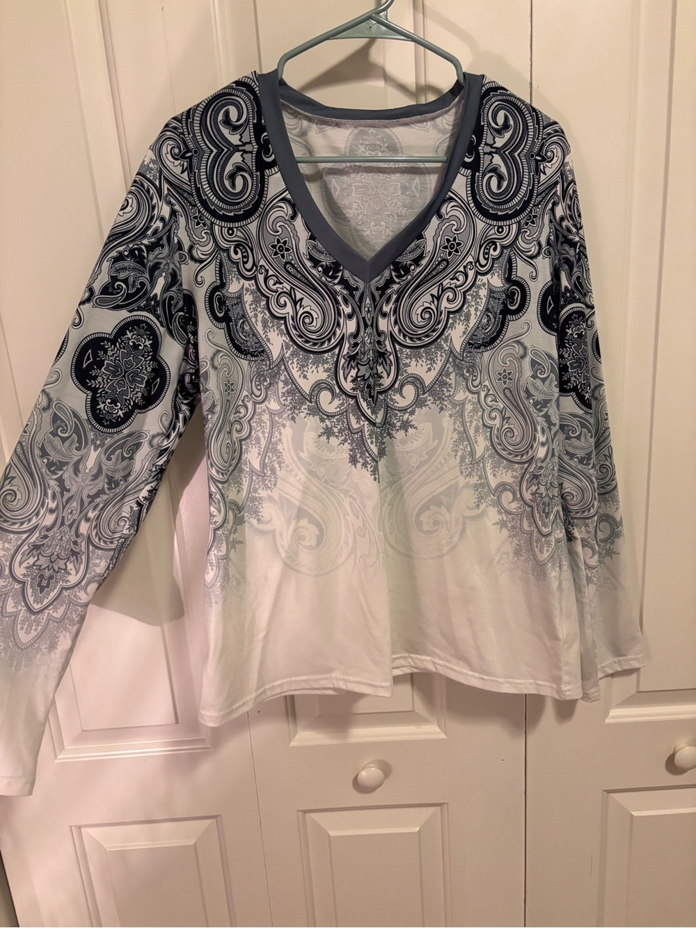 Ladies long sleeve top